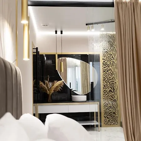 Grey Hotel *